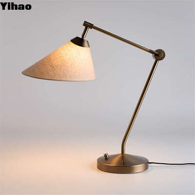 Античная горящая латунистовая столовая лампа с натуральным теневым оттенком и конструкцией в форме барабана для внутренней гостиной